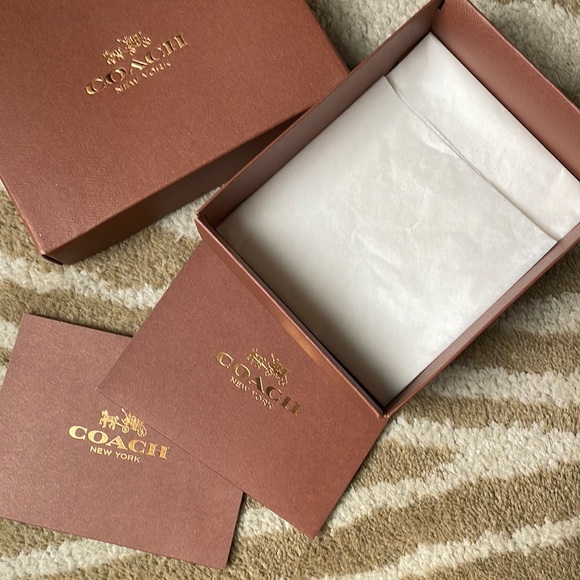 New Coach box and receipts set - Picture 2 of 8